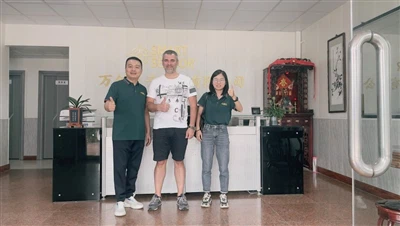 2023.11.03 Pelanggan lama Rusia kami mengunjungi pabrik kami